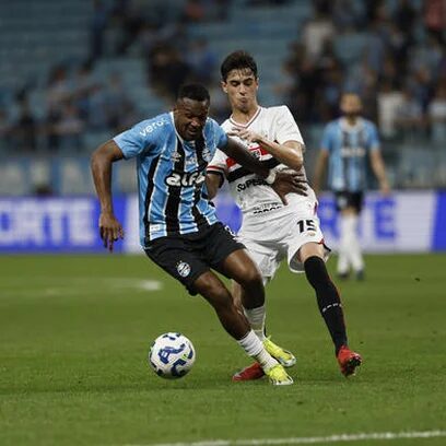 Carlos Vinícius brilha e Grêmio Vence o São Paulo por 2 a 0 na Arena