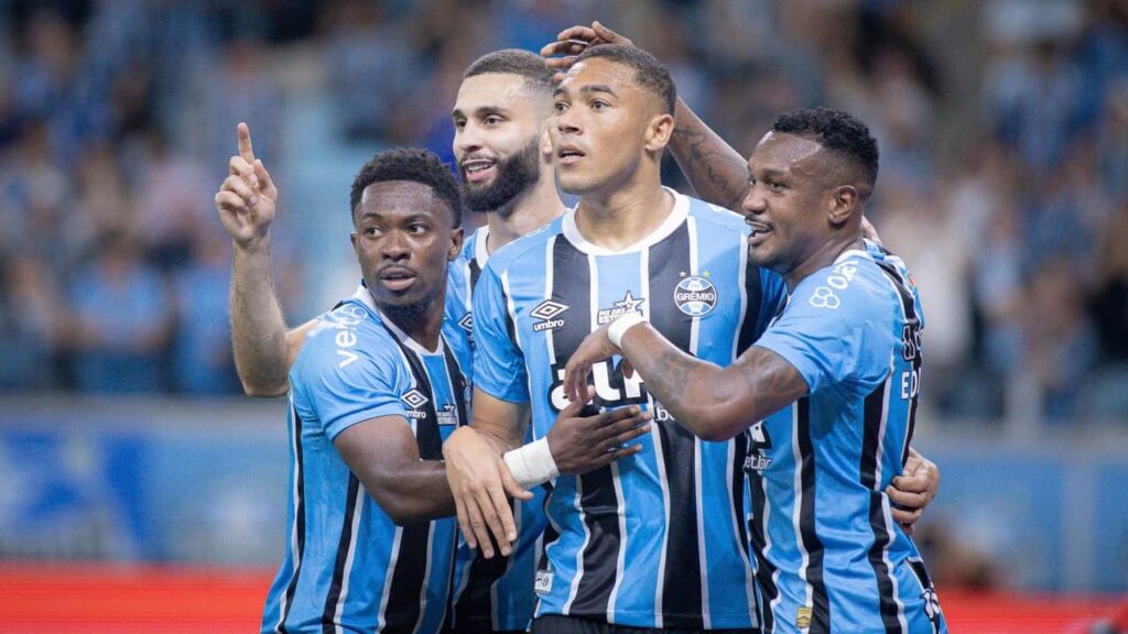 Carlos Vinícius brilha e Grêmio Vence o São Paulo por 2 a 0 na Arena