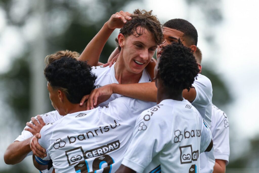 Grêmio renova com "novo Geromel" até 2027 e desponta como herdeiro natural do ídolo