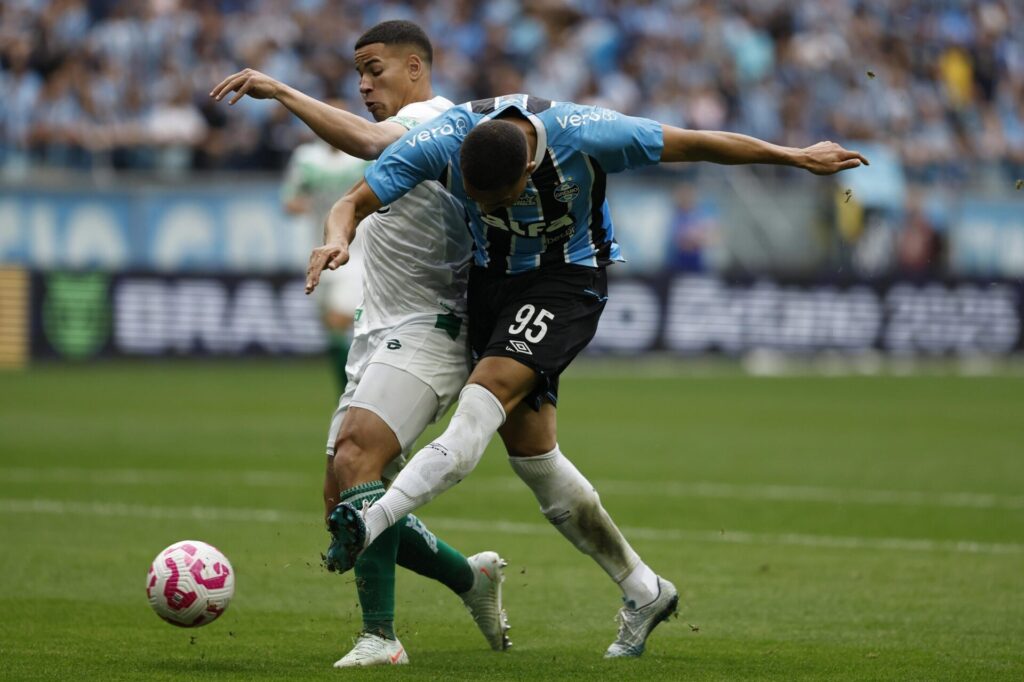 Com 'HAT-TRICK' de Carlos Vínicos Grêmio vence o Juventude na Arena