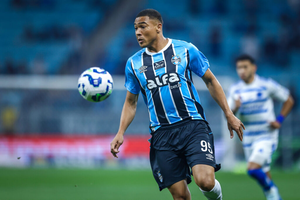 Mano Menezes cobra ‘maturidade’ e alerta: Grêmio precisa reagir antes que seja tarde