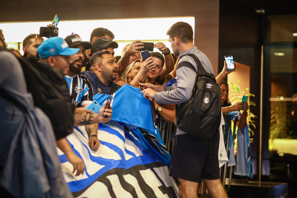 IA aponta vencedor e placar para Fortaleza x Grêmio no Brasileirão