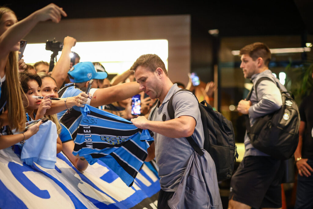 IA aponta vencedor e placar para Fortaleza x Grêmio no Brasileirão