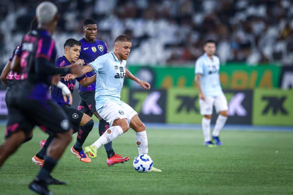 Mano bate no peito após tropeço do Grêmio e assume escolha que mudou o jogo