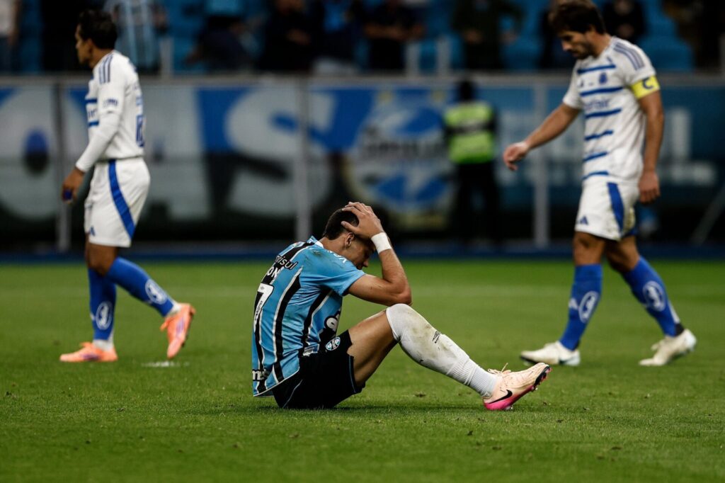 Grêmio tropeça diante do Cruzeiro e acende alerta: Tricolor fica a seis pontos do Z-4