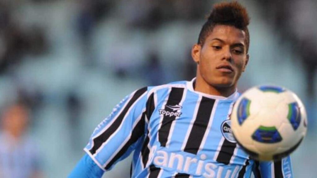 Ex-atacante do Grêmio e anunciado por clube do interior para disputa do gaúcho 2026