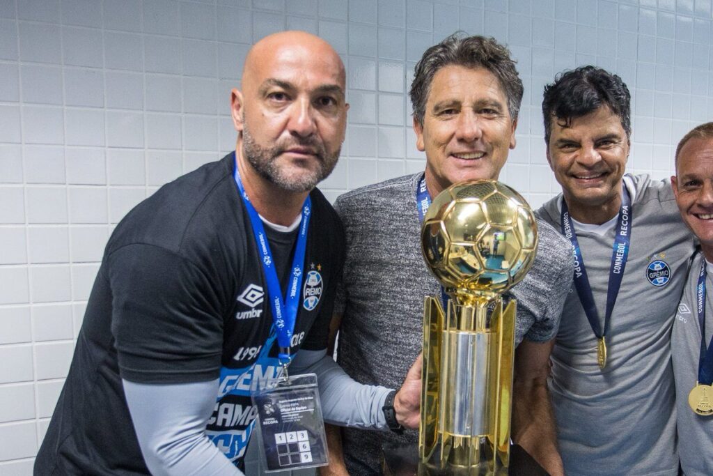 Grêmio se mexe nos bastidores e tenta repatriar campeão de 2016
