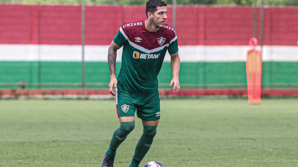 Zagueiro do sonho do Grêmio entra na mira de rival Brasileiro