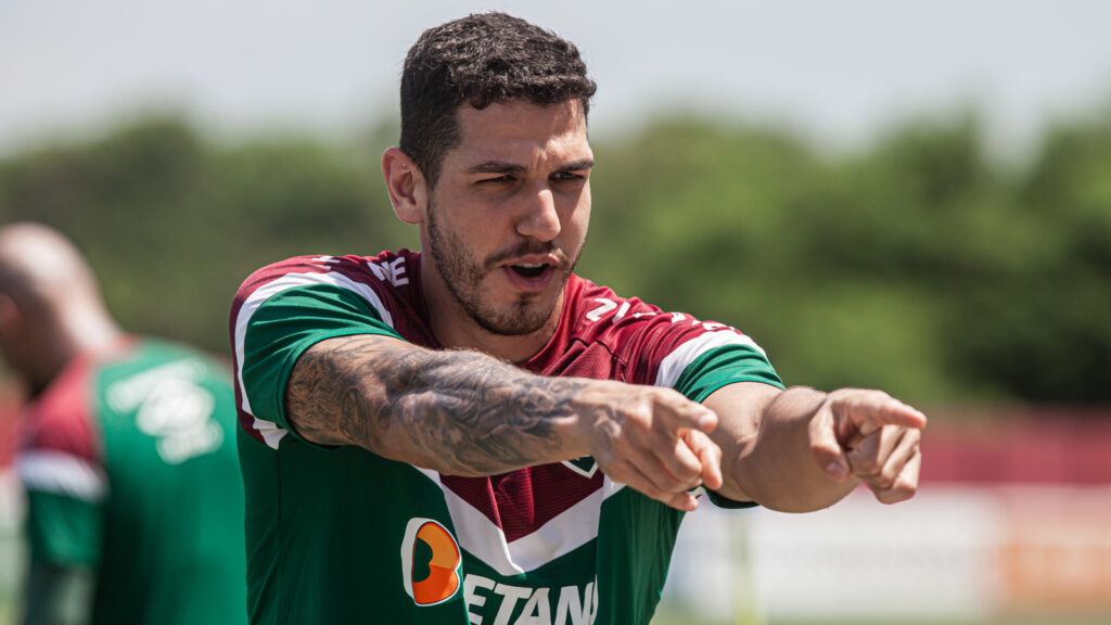 Zagueiro do sonho do Grêmio entra na mira de rival Brasileiro