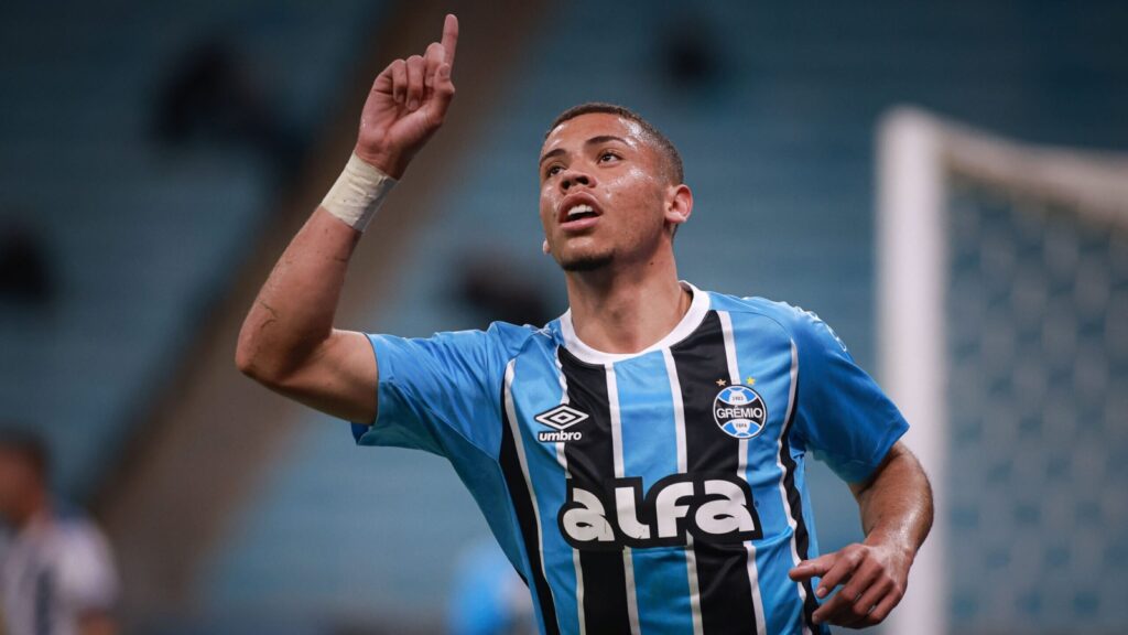 Grêmio vira o jogo nos bastidores e amplia fatia em venda milionária