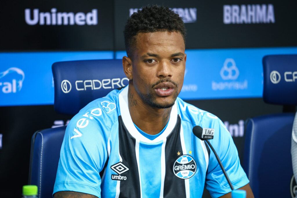 Grêmio pode ter novidade na lateral logo na estreia do Gauchão