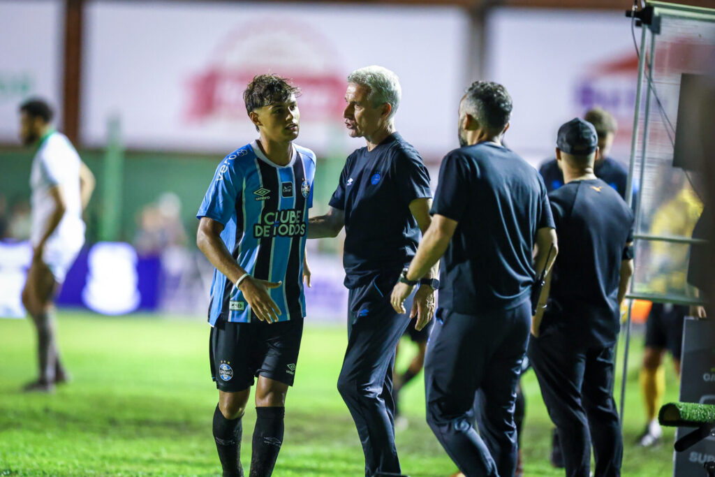 Luís Castro avisa após goleada e manda recado forte no Grêmio: “ninguém fica para trás”