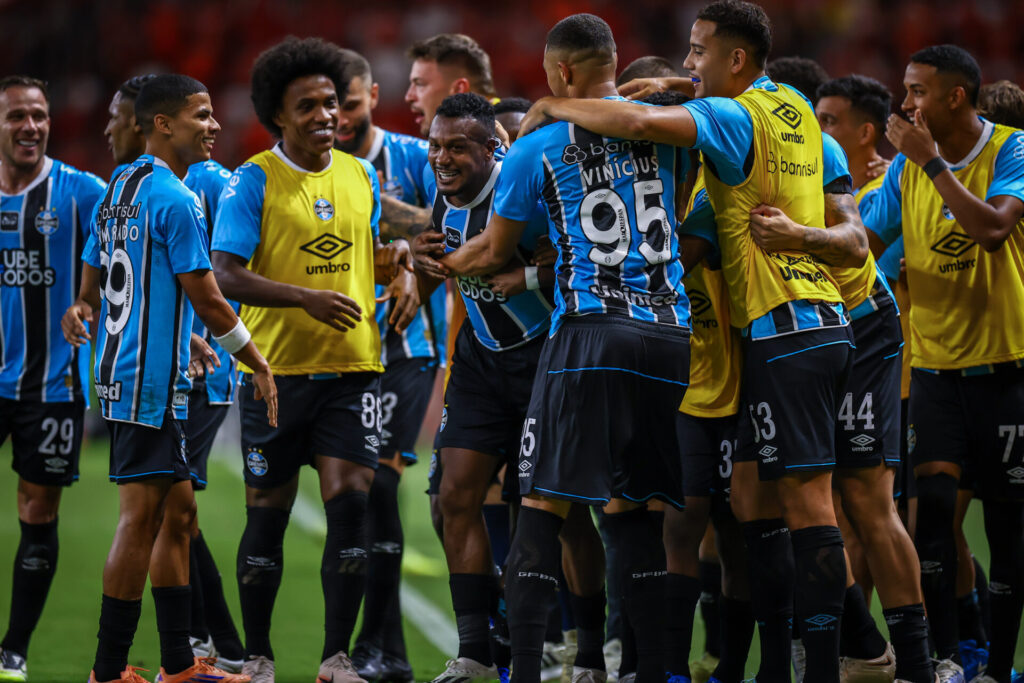 Grêmio faz diagnóstico após Gre-Nal e banca convicção no trabalho de Luis Castro