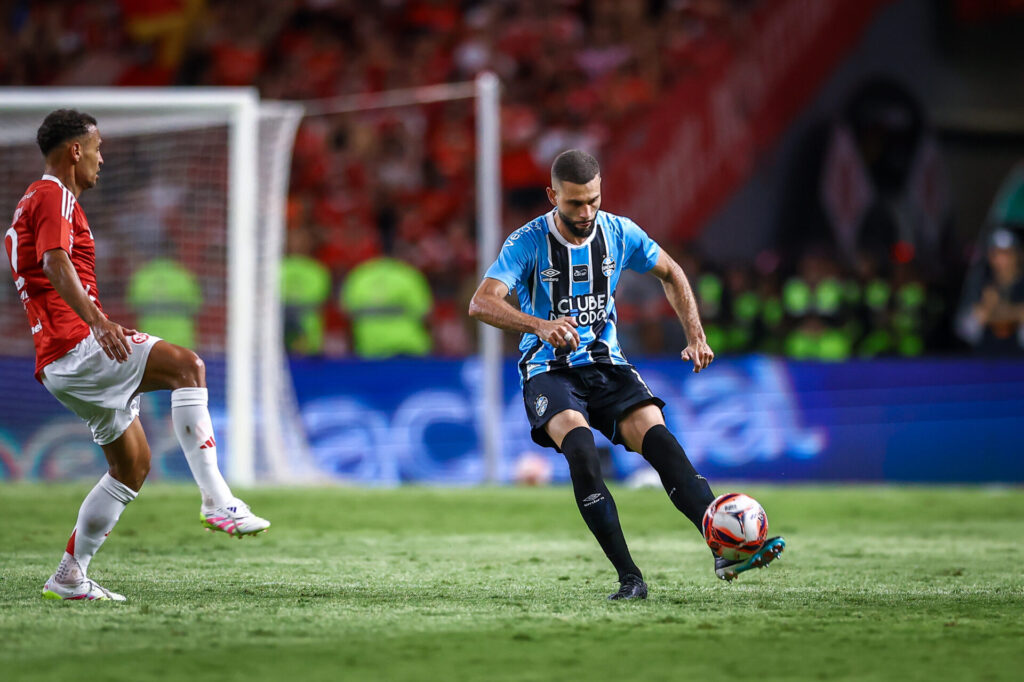 Torcida do Grêmio pira após Gre-Nal e cobra jogador: “Custou caro e ninguém fala?”