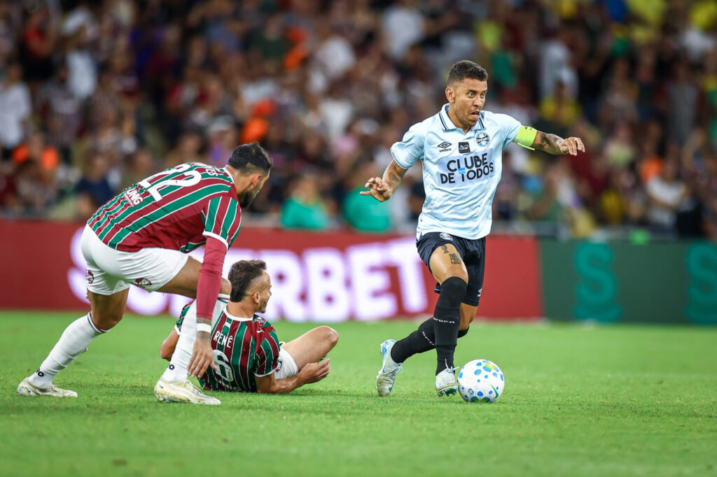 Luís Castro admite falhas, banca mudanças e manda recado no Grêmio: “Não somos ainda uma equipe estável”