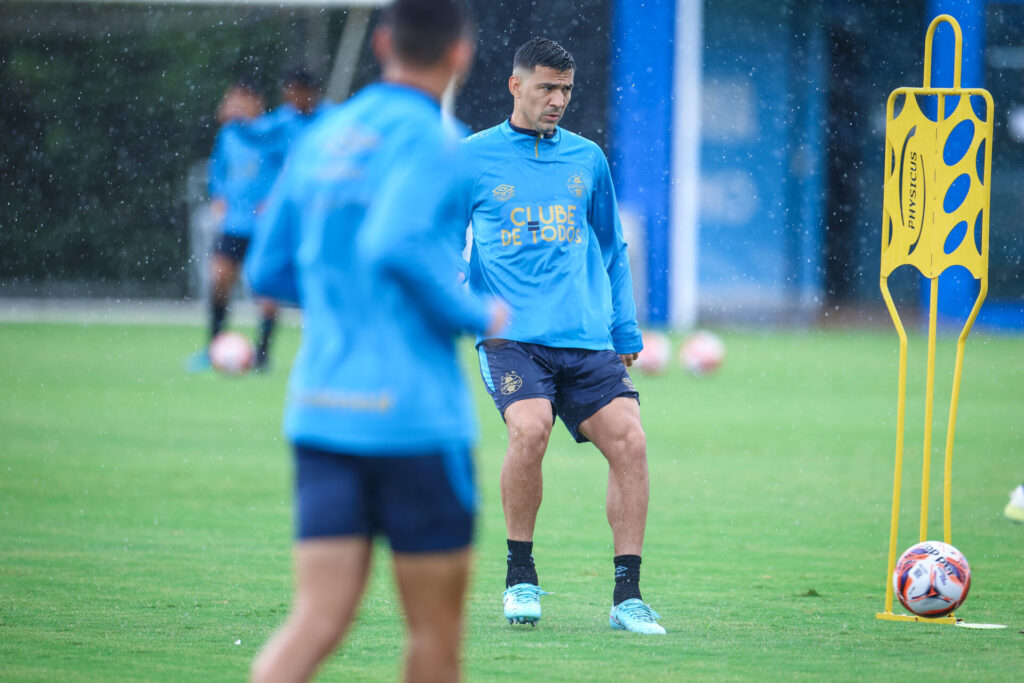 Luís Castro abre o jogo e prepara novidades do Grêmio para duelo decisivo na Arena