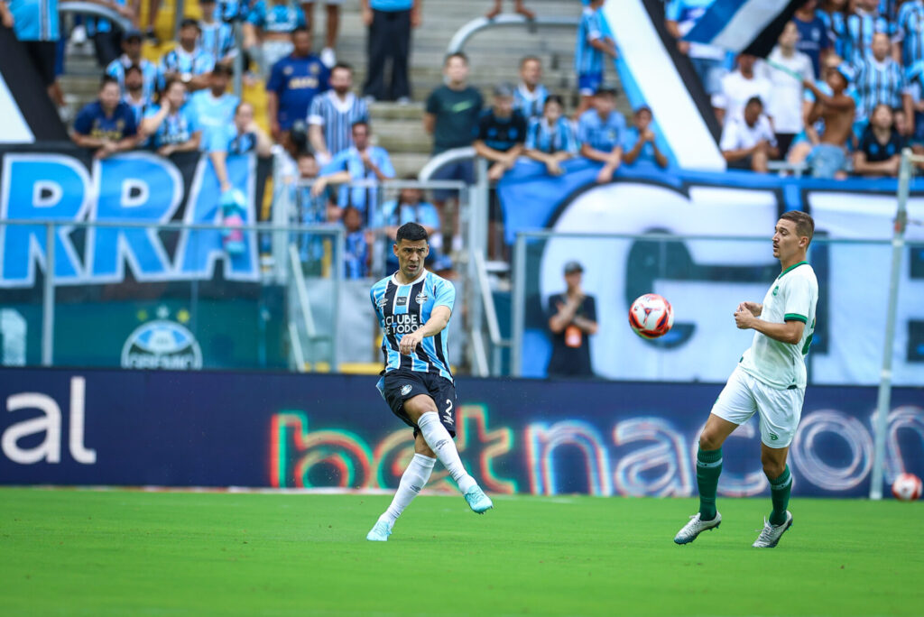 Monsalve marca pelo Grêmio, mas empate no fim do jogo termina com gosto amargo
