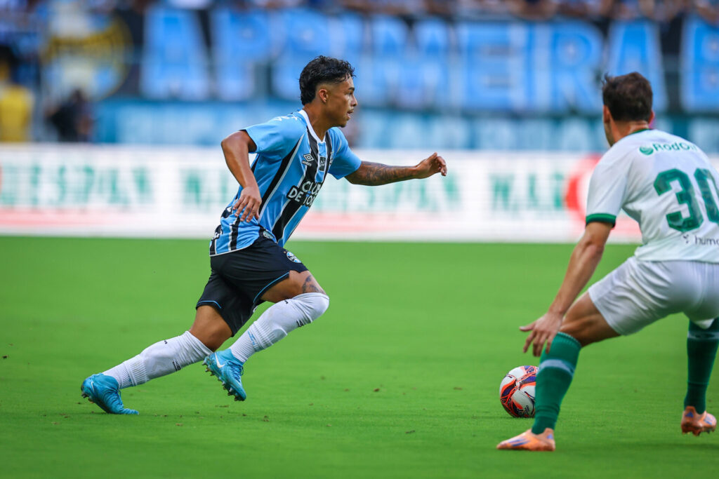 Monsalve marca pelo Grêmio, mas empate no fim do jogo termina com gosto amargo