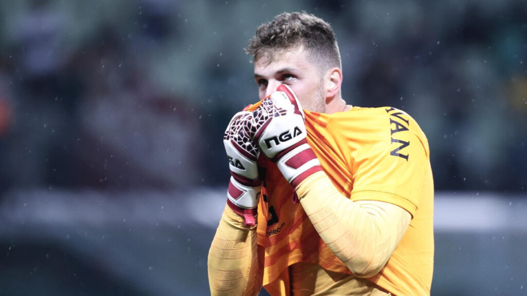 Genoa entra na disputa e pode atravessar plano do Grêmio por goleiro de Seleção