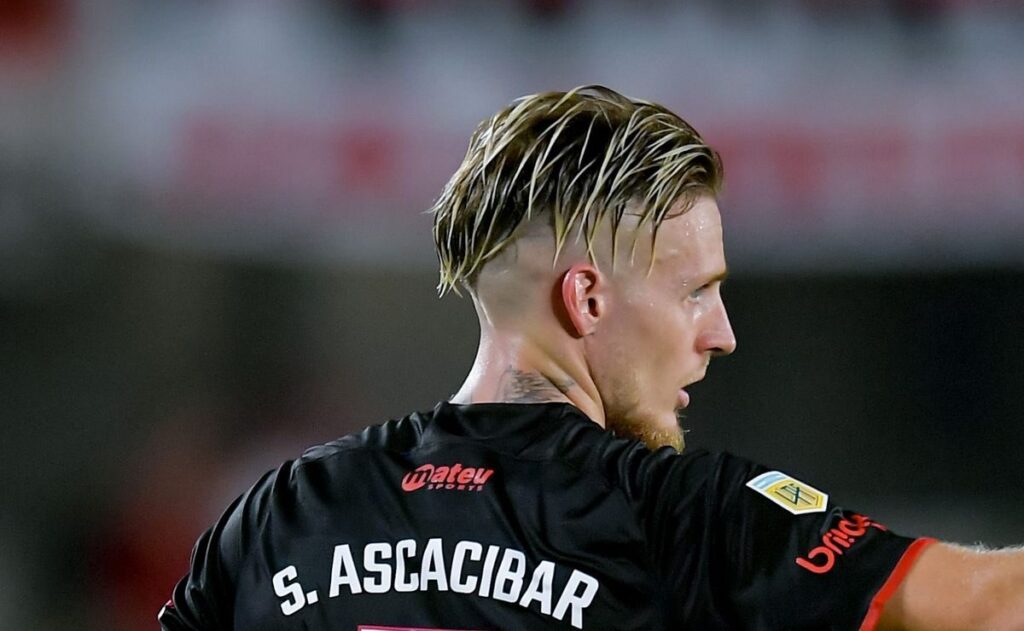 Grêmio mira mercado argentino e dois volantes entram no radar para 2026