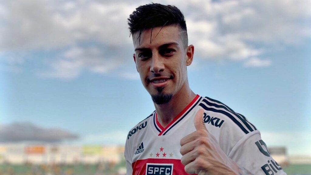 Grêmio entra na disputa por atacante livre no mercado ex-São Paulo