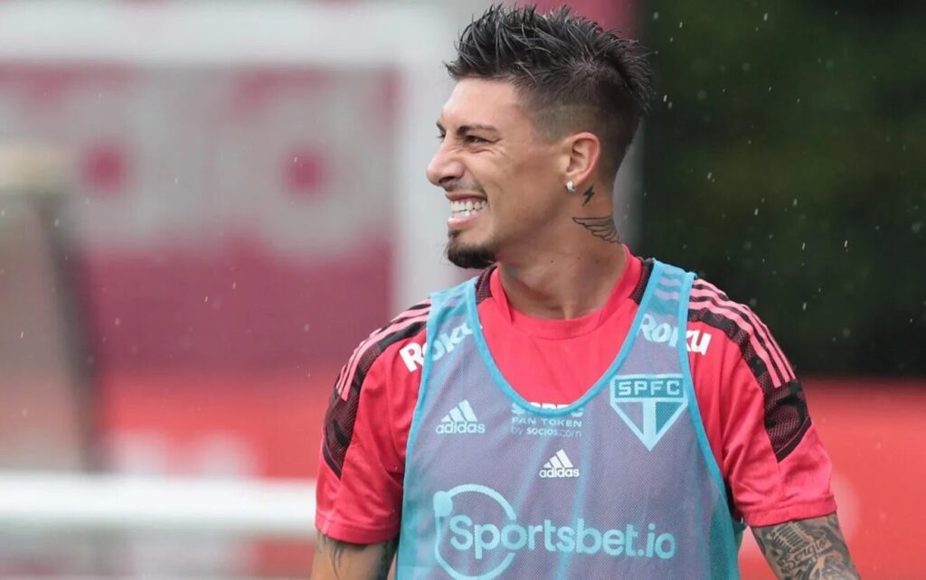 Grêmio entra na disputa por atacante livre no mercado ex-São Paulo