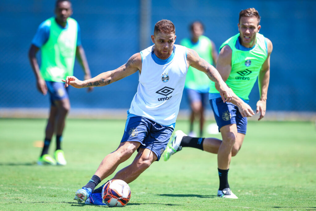 Luís Castro com muitas mudanças testa Grêmio alternativo contra o Novo Hamburgo 