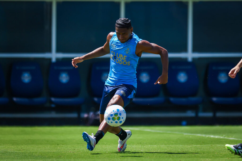 Grêmio sai do discurso, abre o cofre e transforma a janela mais pesada da sua história