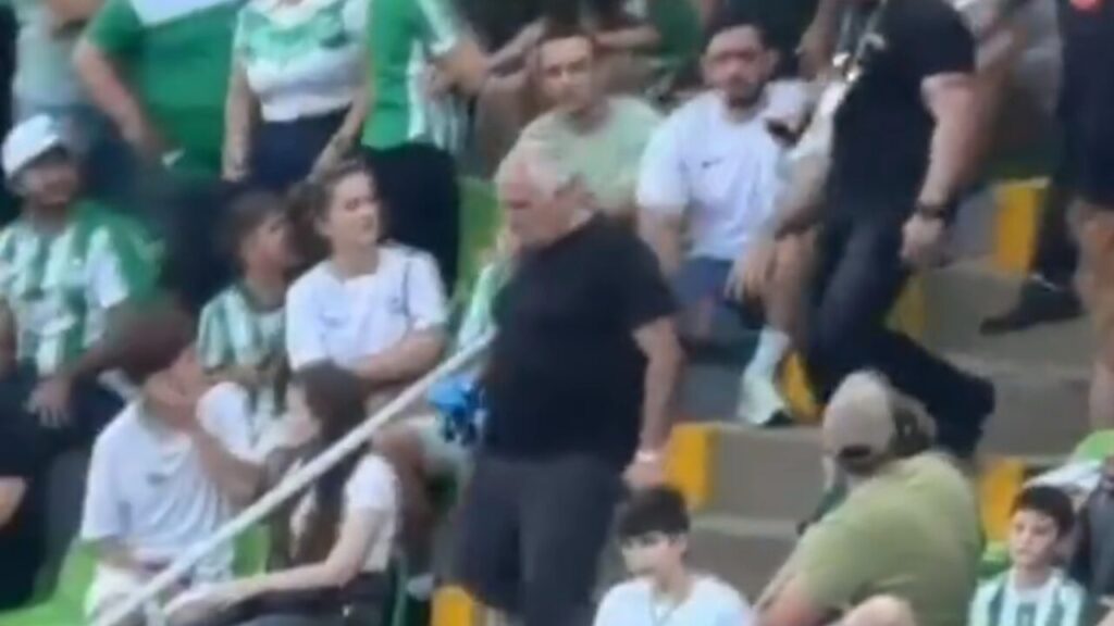 Camisa do Grêmio vira motivo de tensão com ídolo e cena termina em lágrimas