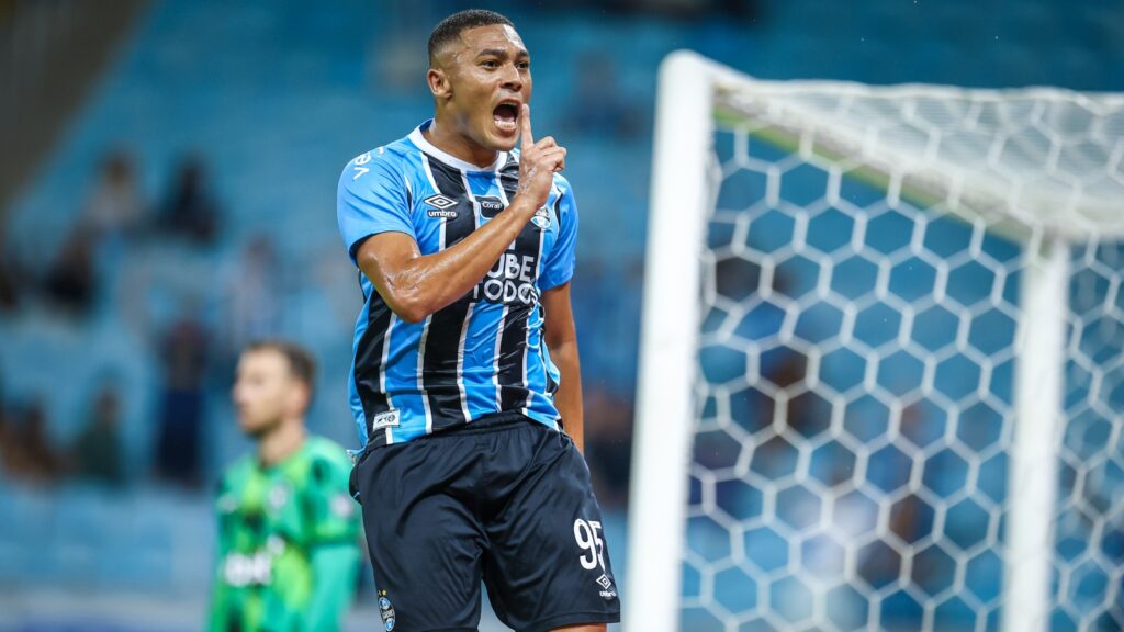 Peça-chave do ataque Grêmio vive noite mágica e mira Seleção Brasileira: “sonho de todo atleta”