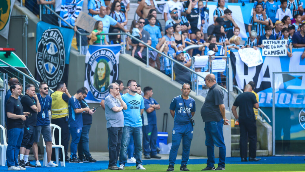 Arena do Grêmio ferve antes da decisão e gesto da torcida do emociona elenco: “A causa é muito nobre”