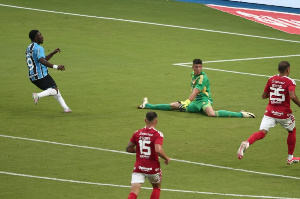 Vantagem histórica no Gre-Nal 450 deixa o Grêmio a um passo do título