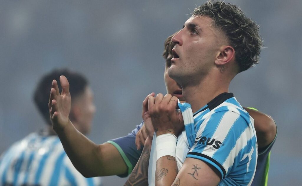 O lateral que peitou o gigante argentino para vestir a camisa do Grêmio: "As malas estavam prontas"